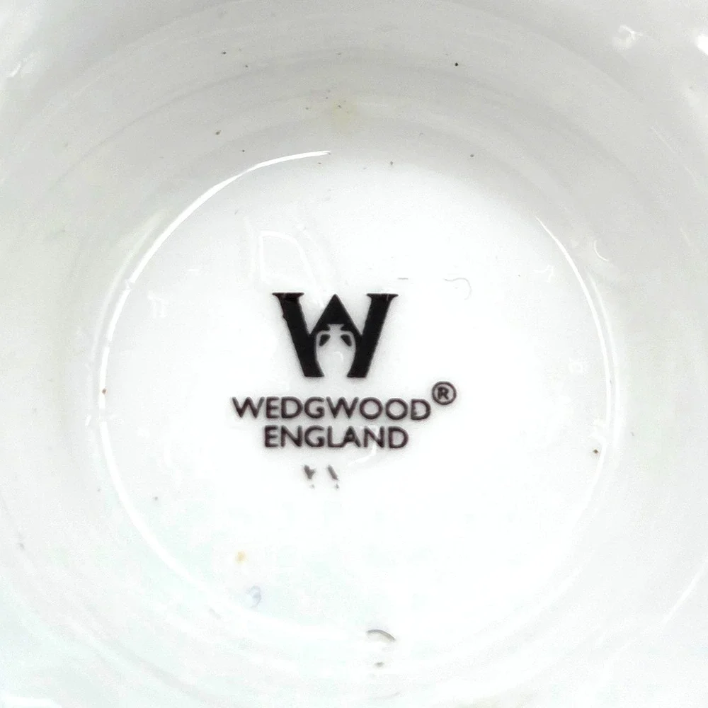Wedgwood Verona White‎ Bone China Globe Shape Sugar Bowl with Lid ENGLAND